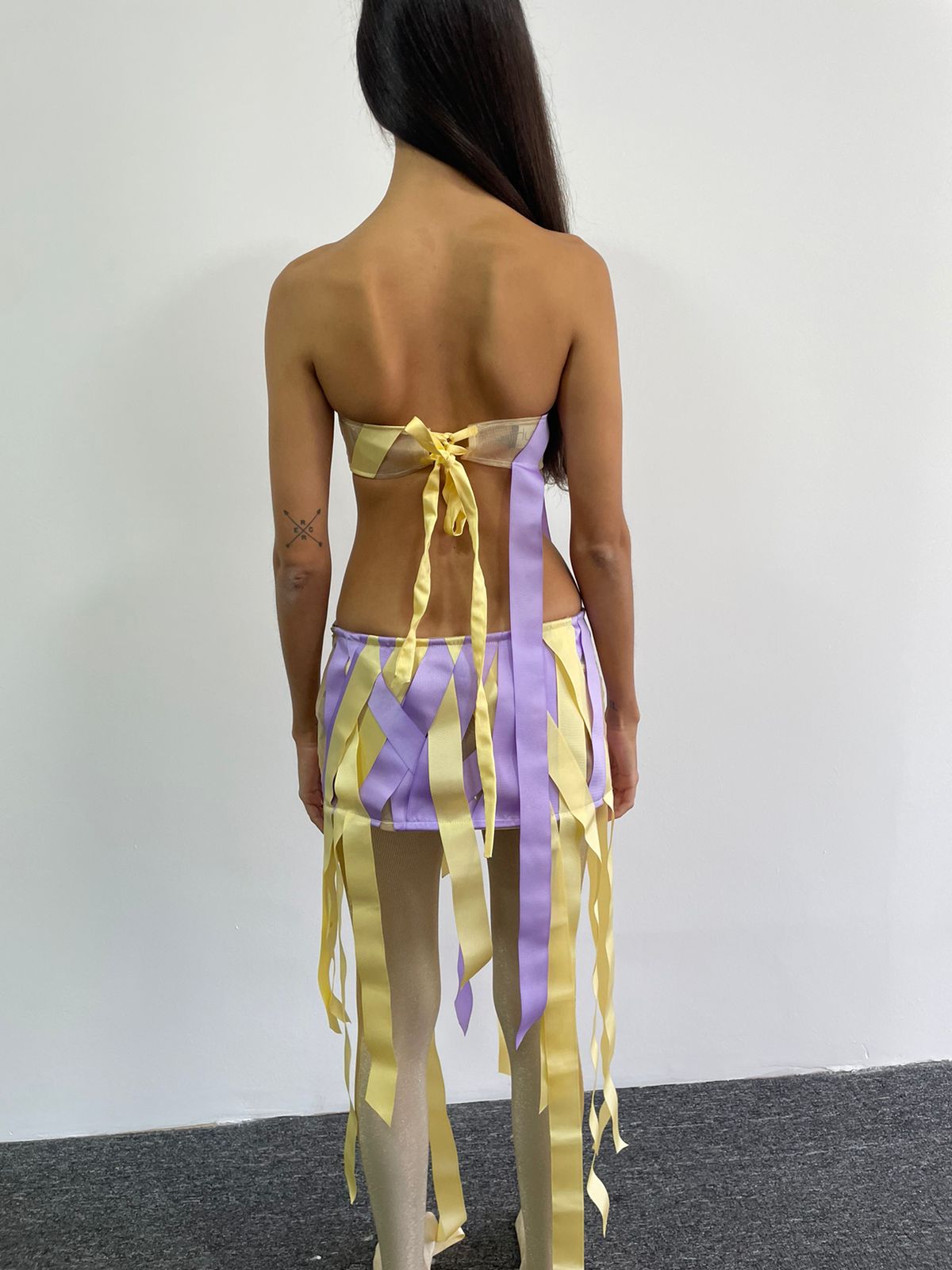 STRAPLESS RIBBON TOP